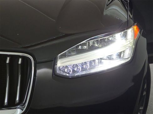 Used 2020 Volvo XC90 T5 Momentum w/ Protection Package Premier image 34