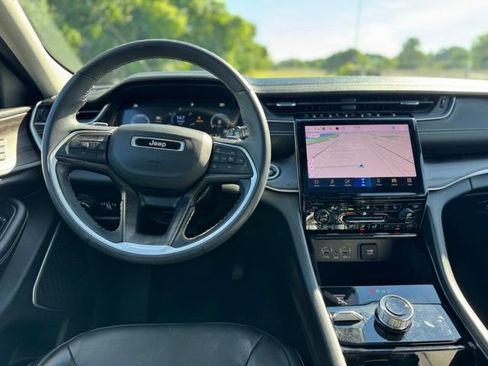 Certified 2022 Jeep Grand Cherokee Limited image 13