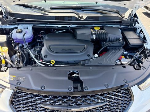 New 2026 Chrysler Pacifica Limited w/ S Appearance Package image 34