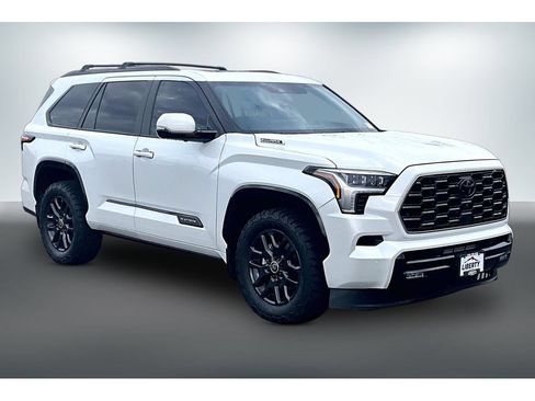 Used 2024 Toyota Sequoia Platinum AWD/4WD image 3