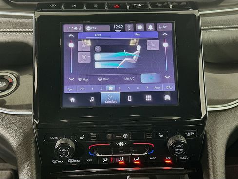 Used 2023 Jeep Grand Cherokee L Laredo image 23