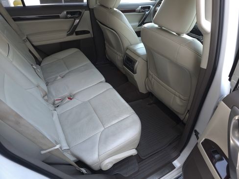 Used 2015 Lexus GX 460 image 46