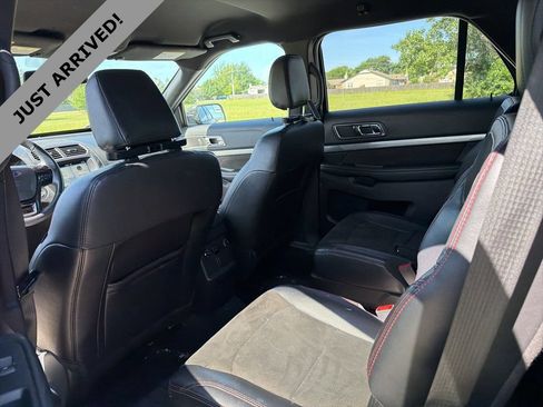 Used 2018 Ford Explorer XLT w/ Equipment Group 202A AWD/4WD image 10
