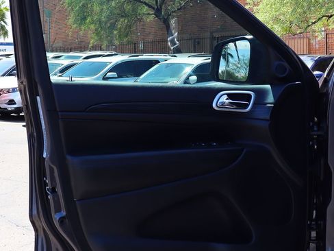 Used 2020 Jeep Grand Cherokee Laredo w/ 18" Wheel & 8.4" Radio Group AWD/4WD image 36