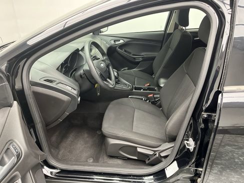 Used 2018 Ford Focus SE image 3