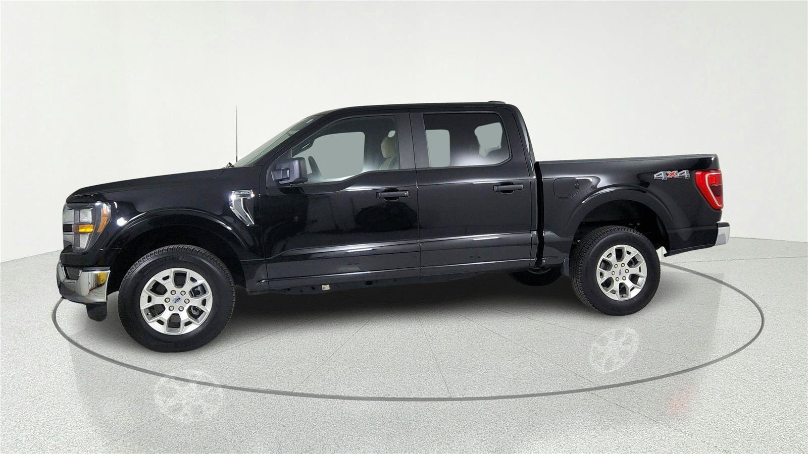 Used 2023 Ford F150 XLT AWD/4WD image 3