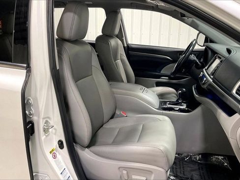 Used 2019 Toyota Highlander Limited Platinum image 7