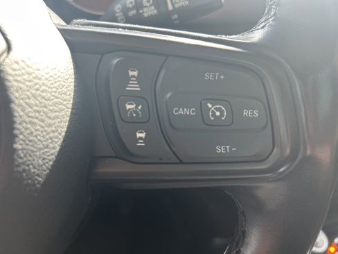 Used 2022 Jeep Wrangler Unlimited Willys image 13