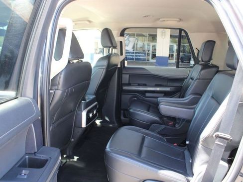 Used 2024 Ford Expedition XLT AWD/4WD image 9