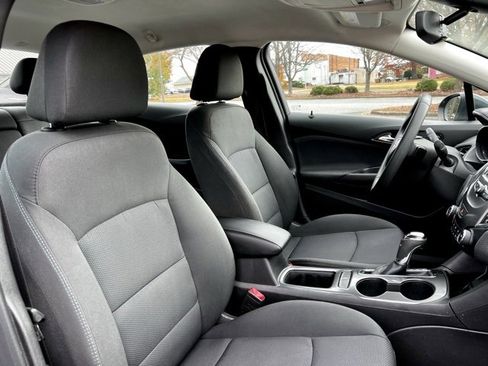 Used 2018 Chevrolet Cruze LT w/ Convenience Package image 26