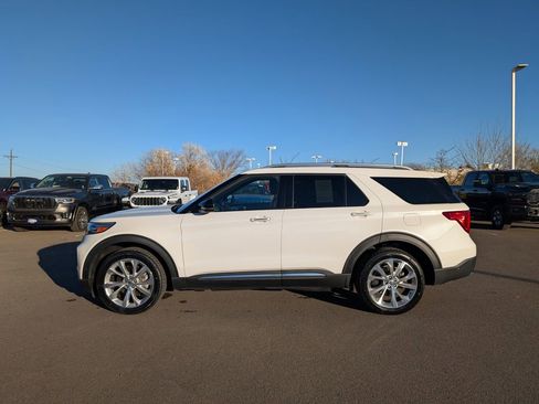 Used 2022 Ford Explorer Platinum w/ Technology Package image 3
