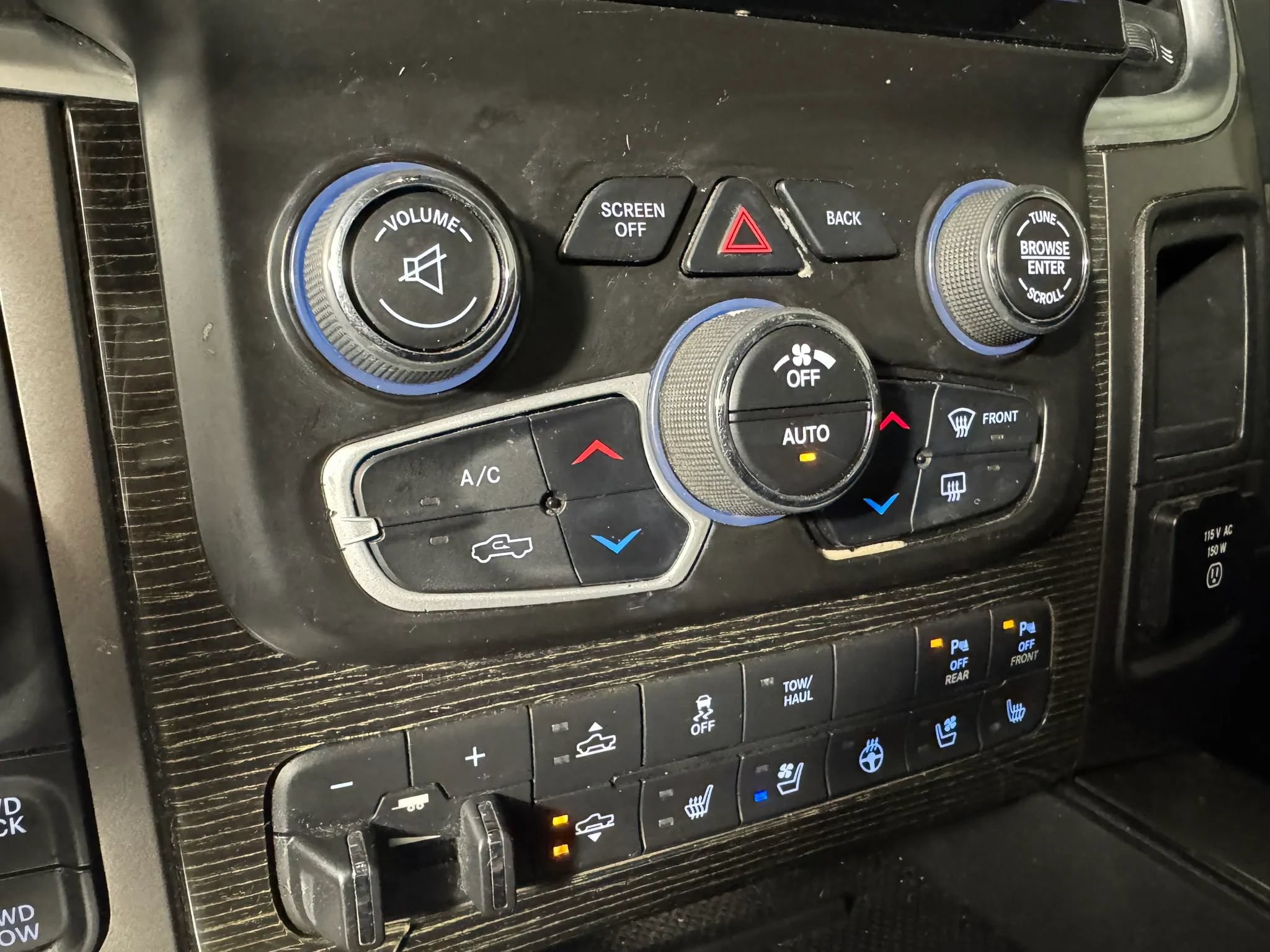 Used 2015 RAM 1500 Limited AWD/4WD image 19