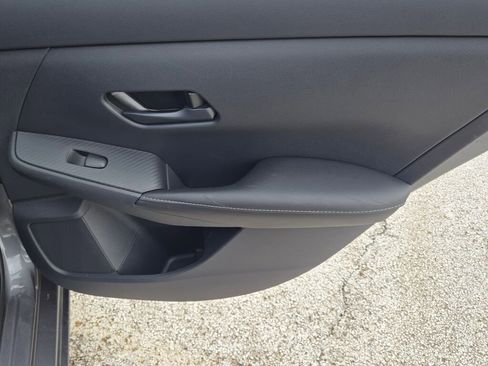 Used 2025 Nissan Sentra SV image 8