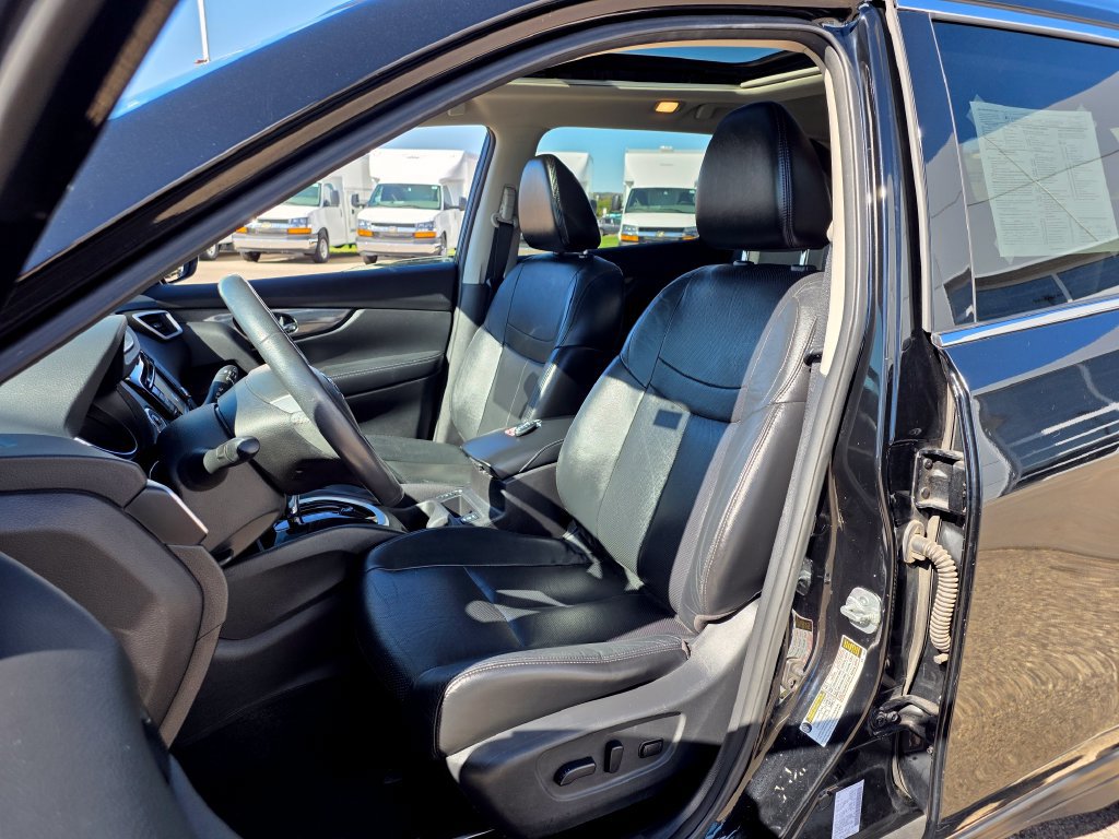 Used 2015 Nissan Rogue SL w/ SL Premium Package AWD/4WD image 16