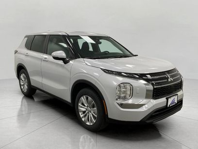 New 2025 Mitsubishi Outlander ES