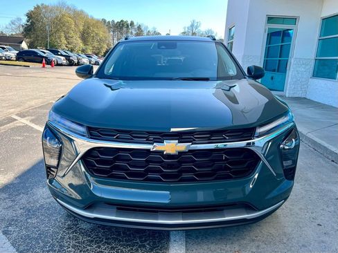 New 2026 Chevrolet Trax LT w/ Driver Confidence Package image 8