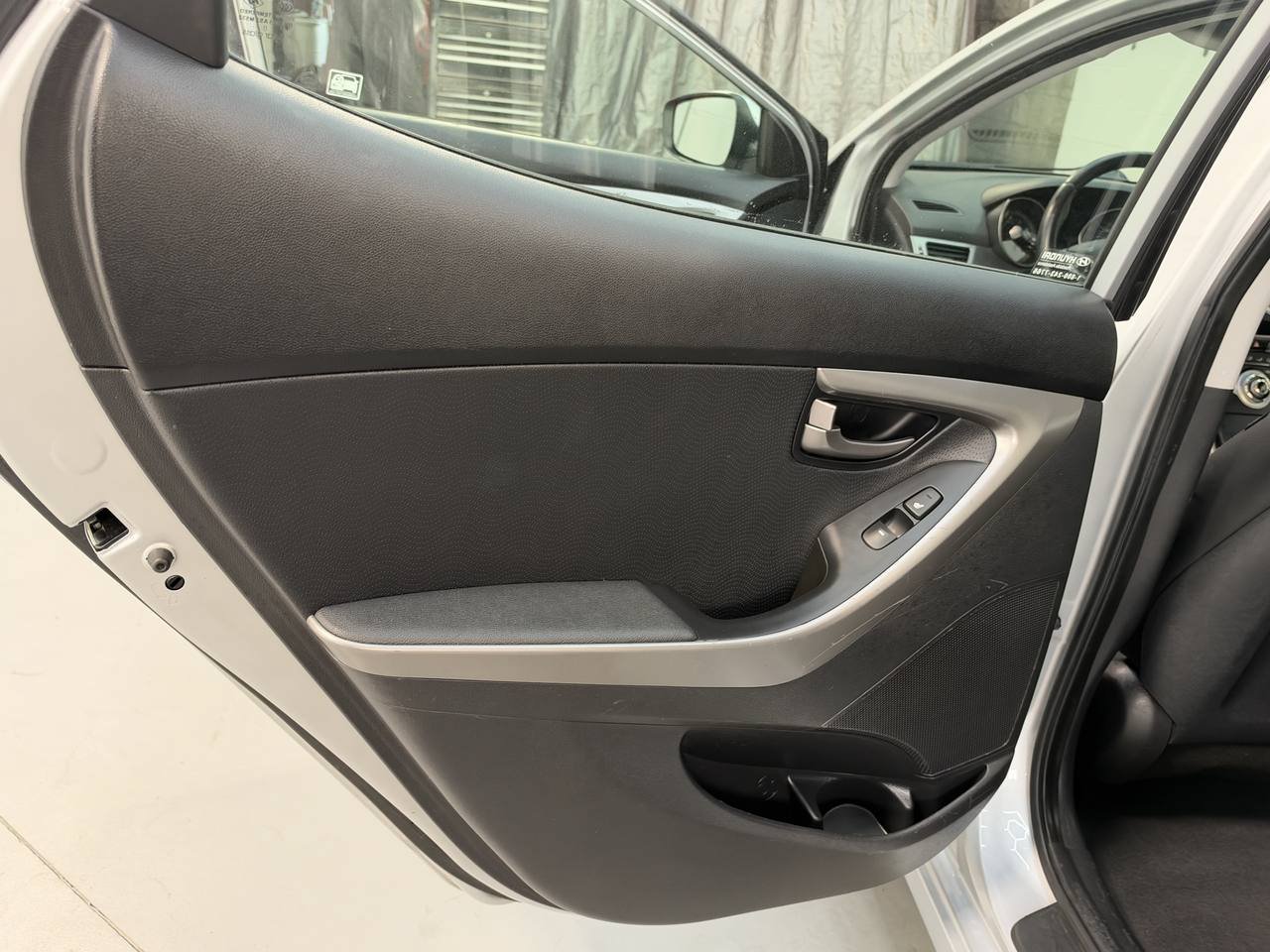 Used 2011 Hyundai Elantra Limited FWD image 32