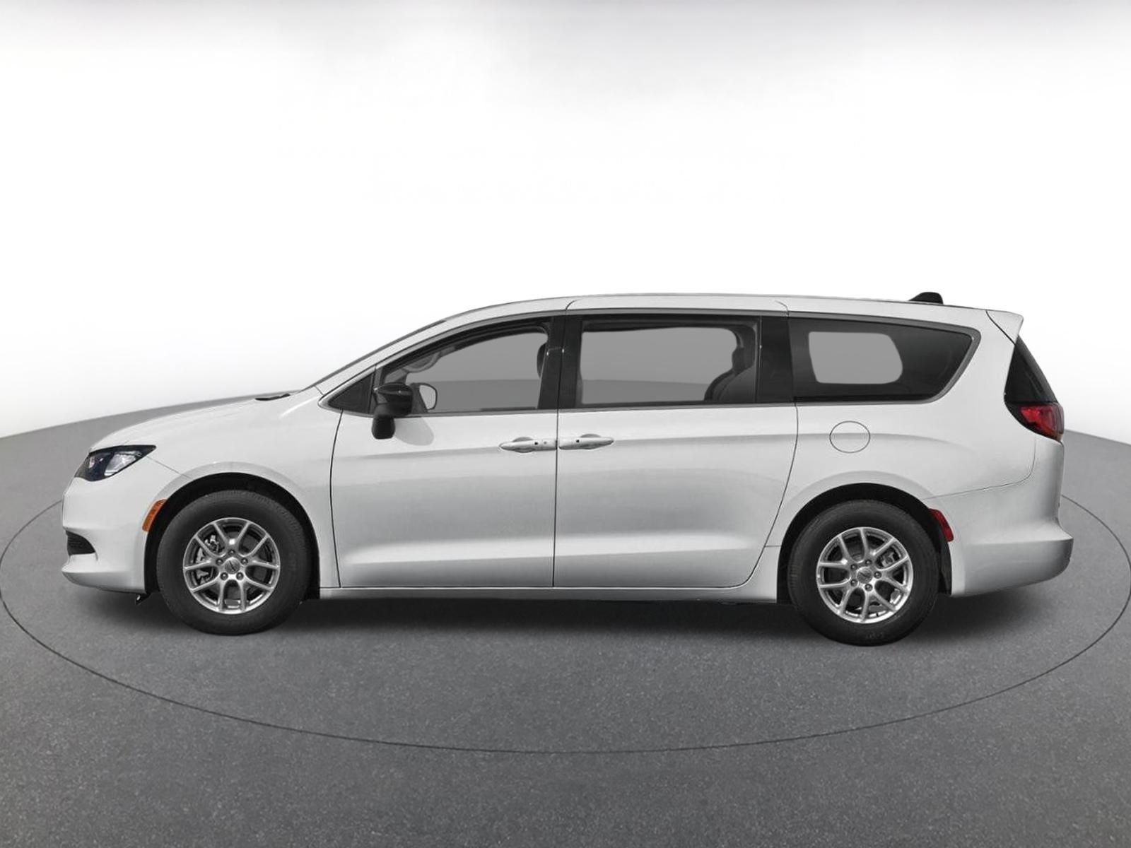 Used 2024 Chrysler Voyager LX FWD image 3