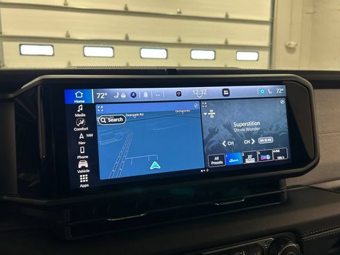 Used 2025 Jeep Wrangler Unlimited Sahara AWD/4WD image 22