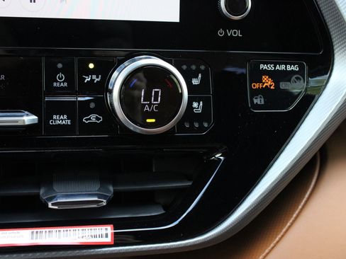 New 2026 Toyota Highlander Platinum AWD/4WD image 48