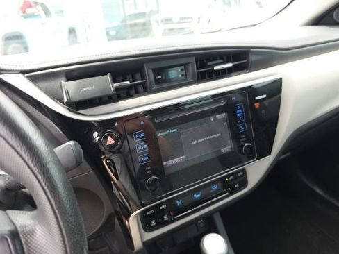 Used 2017 Toyota Corolla LE FWD image 5