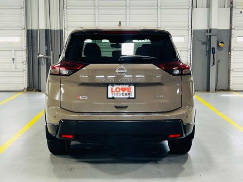 Used 2024 Nissan Rogue SV image 16