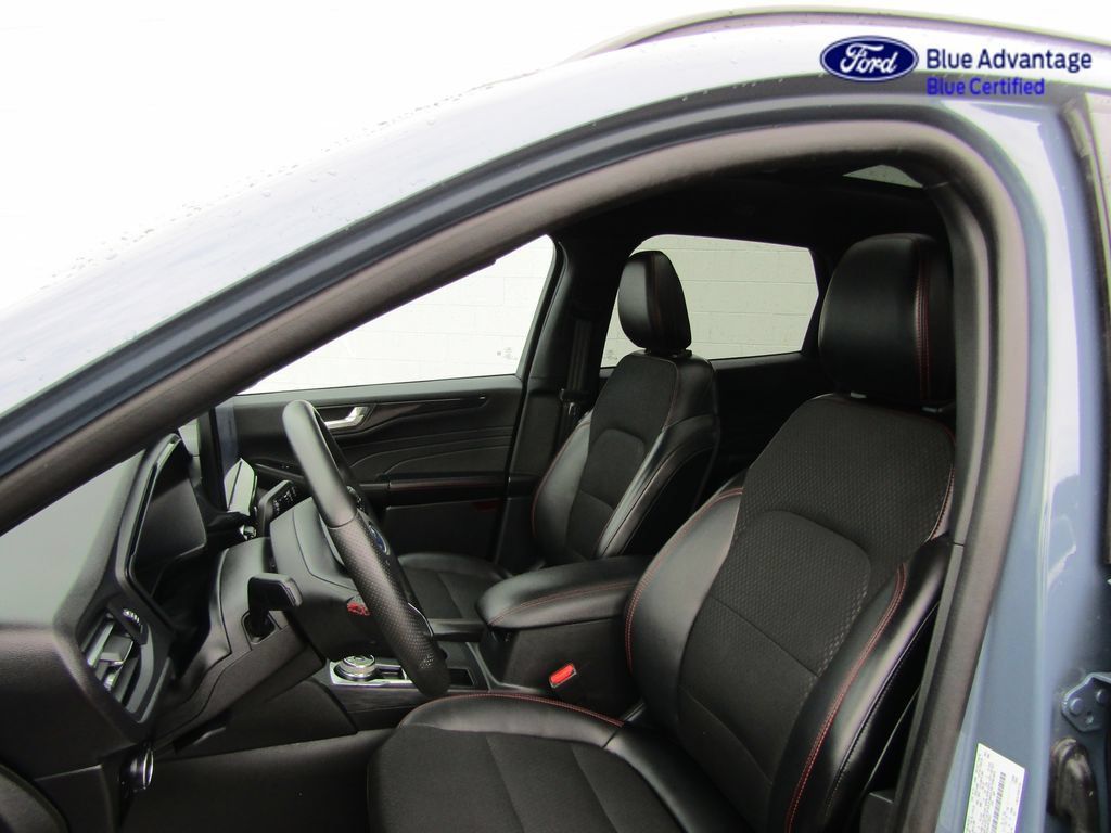 Certified 2025 Ford Escape ST-Line w/ Tech Pack #1 AWD/4WD image 3