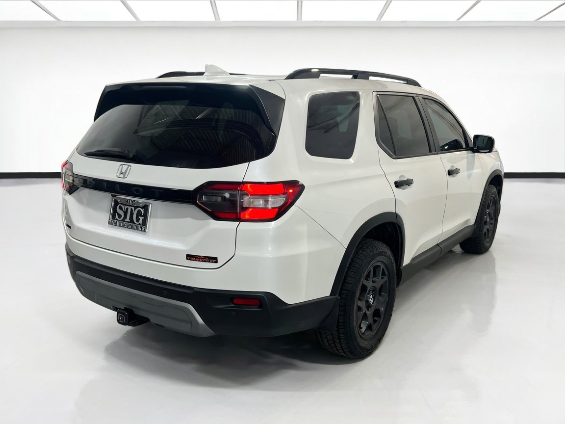 Used 2025 Honda Pilot TrailSport image 4