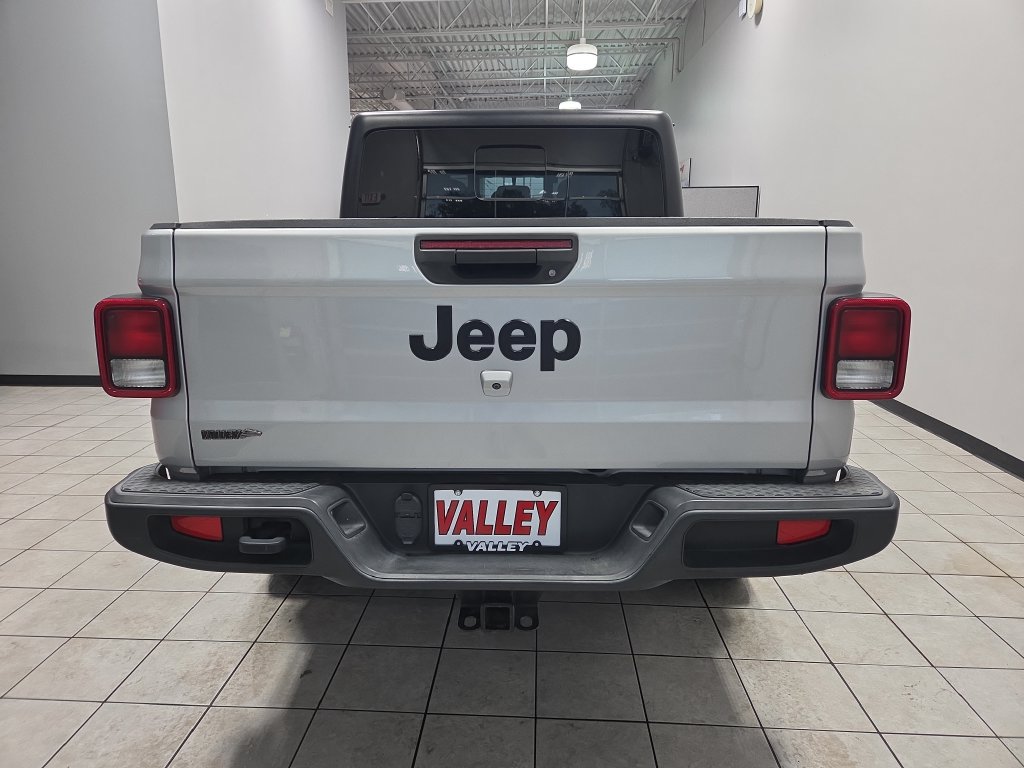Used 2023 Jeep Gladiator Sport AWD/4WD image 10