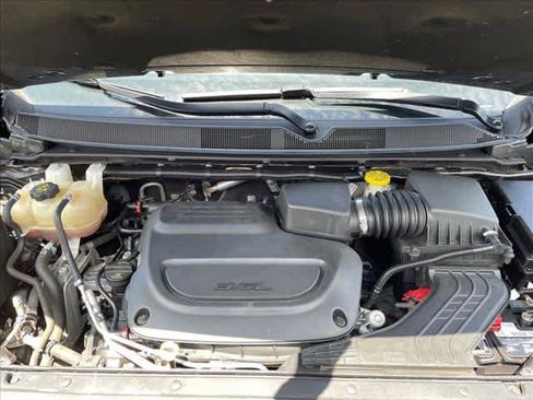 Used 2021 Chrysler Pacifica Touring-L FWD image 27