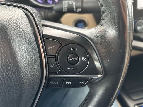 Used 2018 Toyota Camry XLE image 26