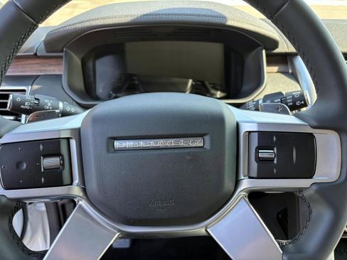 Used 2025 Land Rover Discovery S image 13