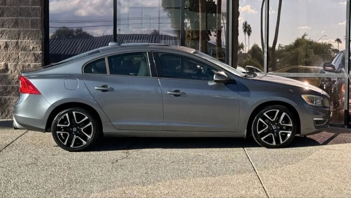 Used 2017 Volvo S60 T5 Dynamic FWD image 14