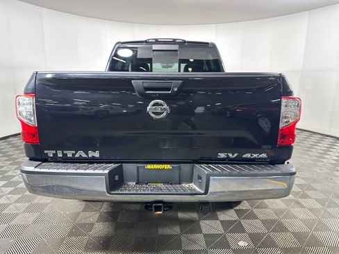 Used 2019 Nissan Titan SV image 4