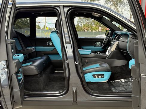 Used 2022 Rolls-Royce Cullinan image 16