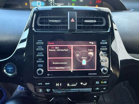 Used 2021 Toyota Prius XLE image 10