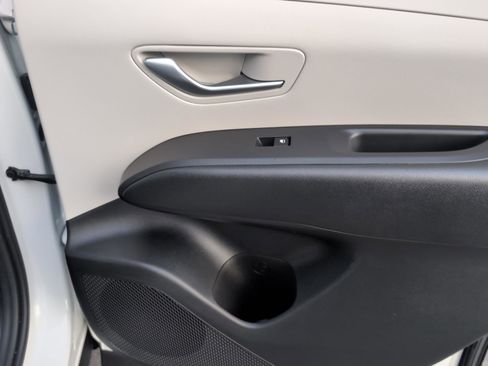 Used 2025 Hyundai Tucson SE image 25