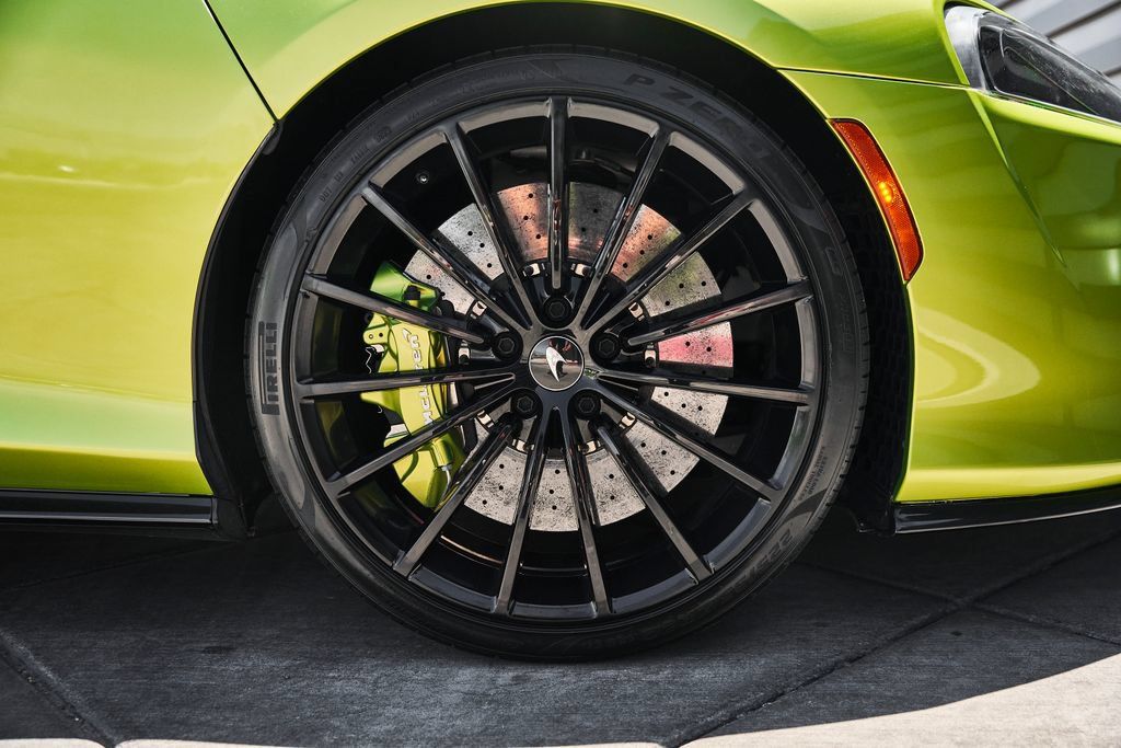Used 2023 McLaren GT RWD image 27