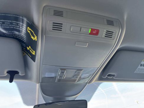 New 2026 Volkswagen Taos SE image 27