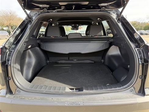 Used 2024 Toyota Corolla Cross SE image 28