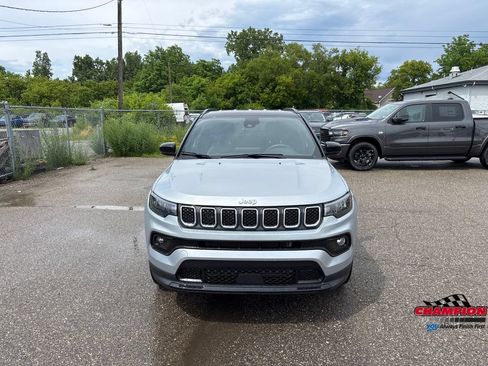 Used 2025 Jeep Compass Limited AWD/4WD image 9