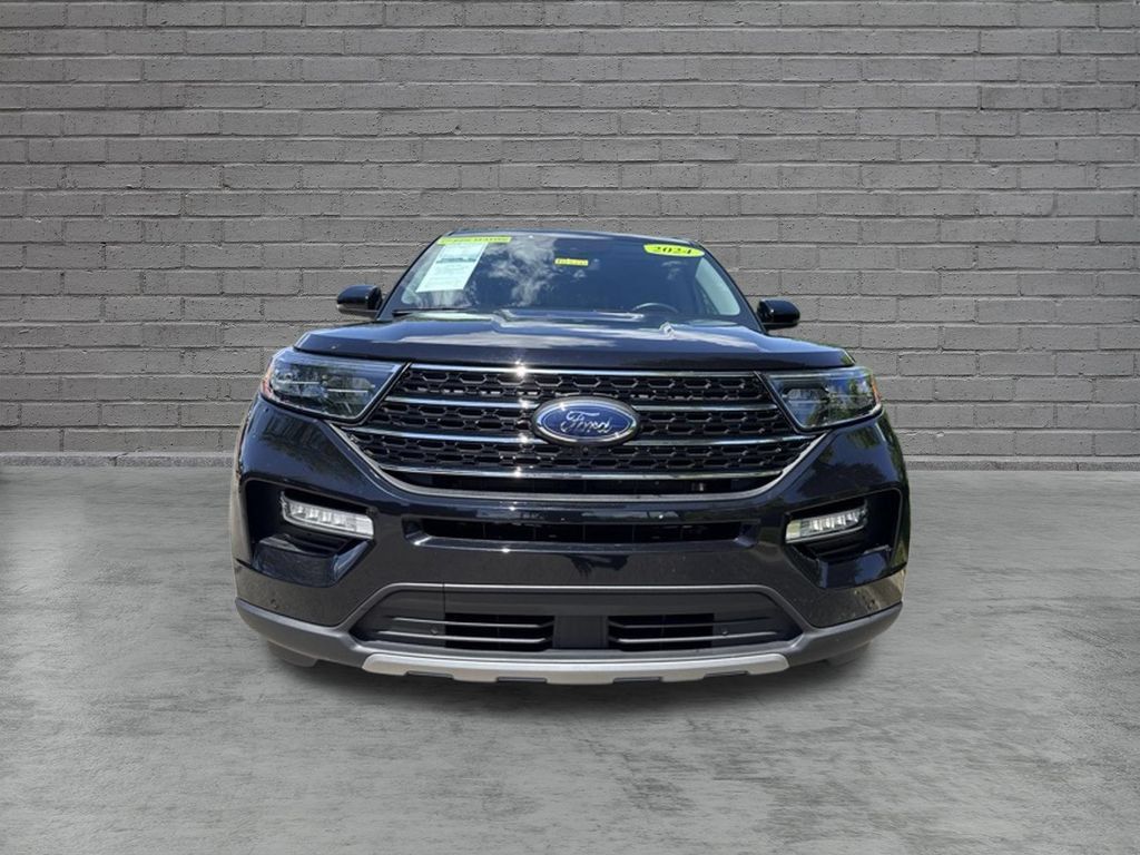 Used 2024 Ford Explorer XLT w/ Equipment Group 202A AWD/4WD image 2
