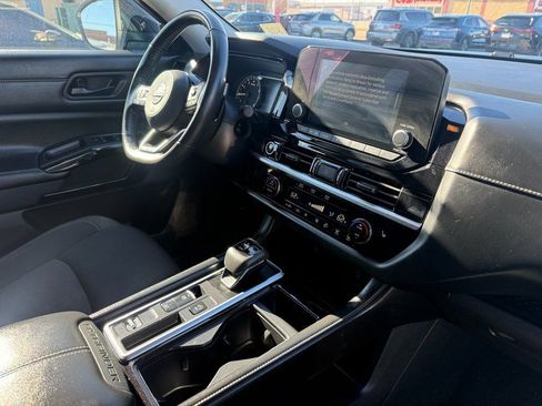 Used 2023 Nissan Pathfinder SV image 13