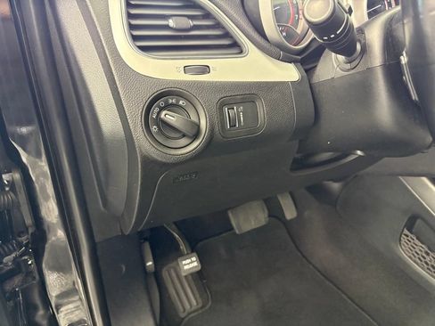 Used 2020 Dodge Journey SE w/ SE Popular Equipment Group FWD image 16