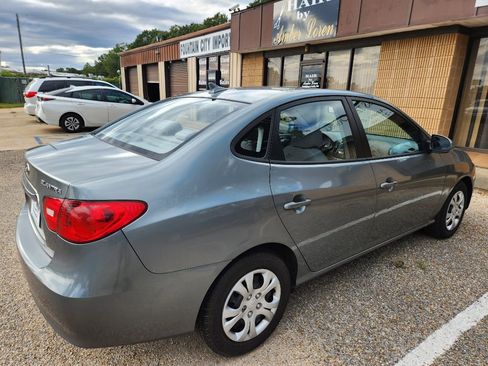 Used 2010 Hyundai Elantra GLS image 3