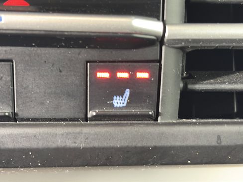 Used 2021 Toyota Sienna XLE image 30