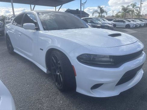 Used 2017 Dodge Charger R/T image 4