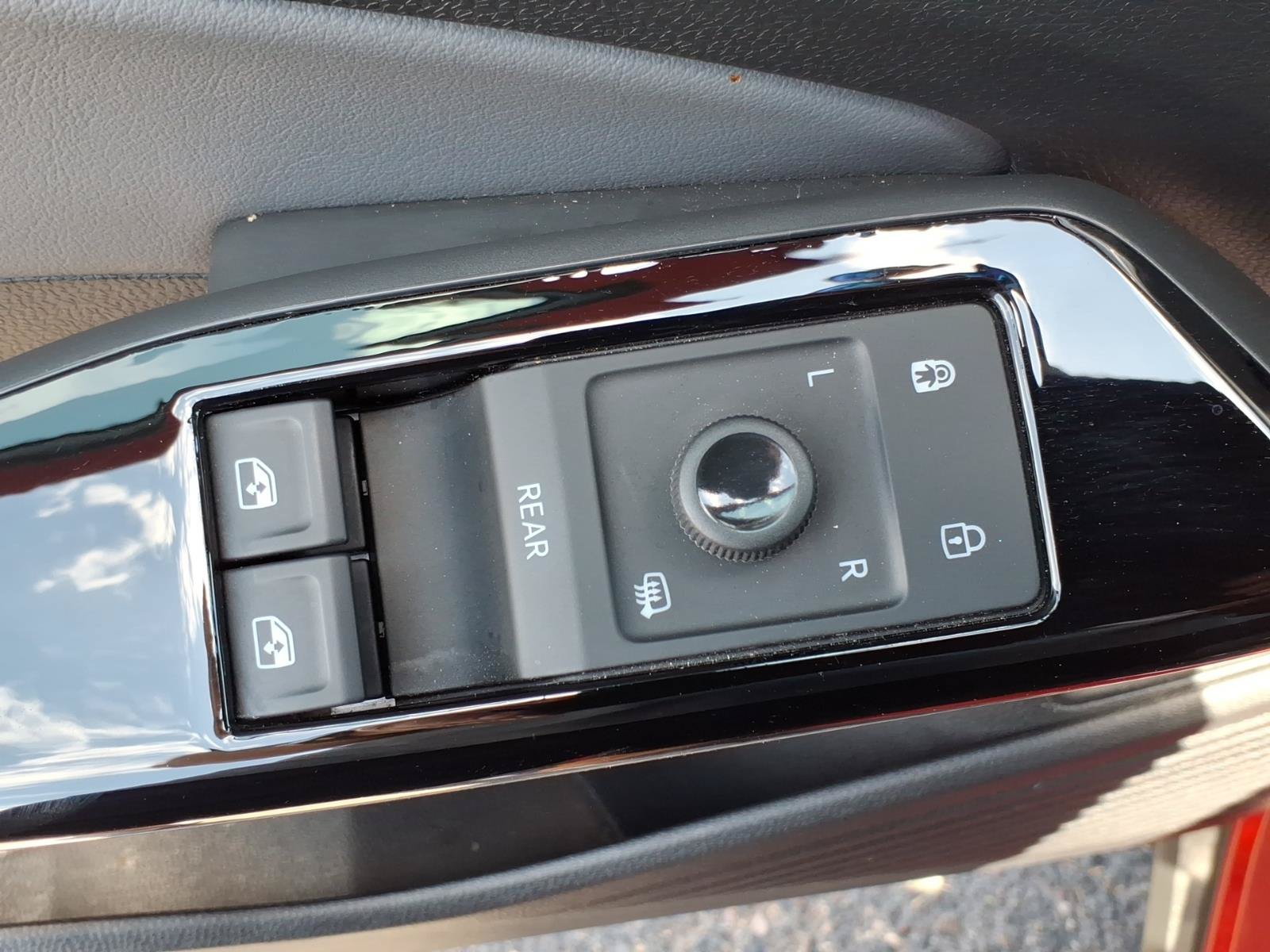 Certified 2025 Volkswagen ID.4 Pro S AWD/4WD image 18