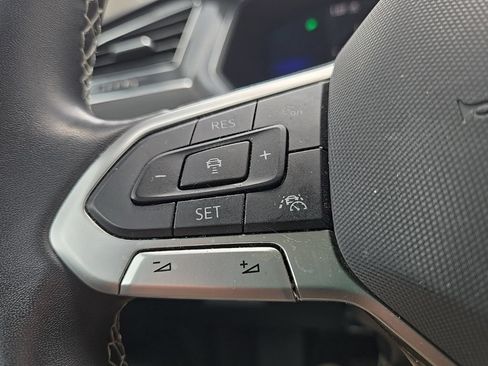Used 2022 Volkswagen Tiguan SE AWD/4WD image 15