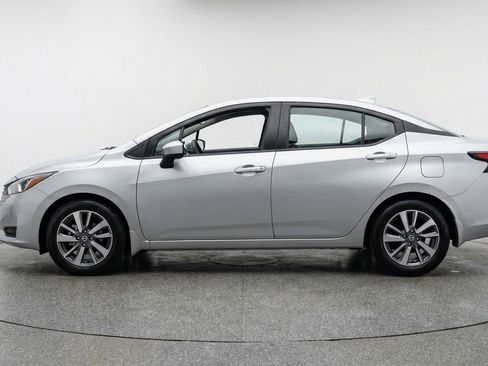 Used 2025 Nissan Versa SV image 5